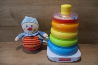 Fisher Price Farbring Pyramide Stapelturm & Stehaufmännchen Stoffpuppe Baby