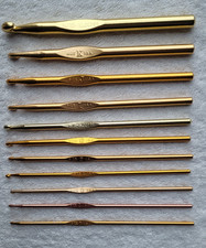 Gold Colored Pre-owned Metal Set of 11 Boye Crochet Hooks B,C,D,E,F,G,H,I,J,K,N