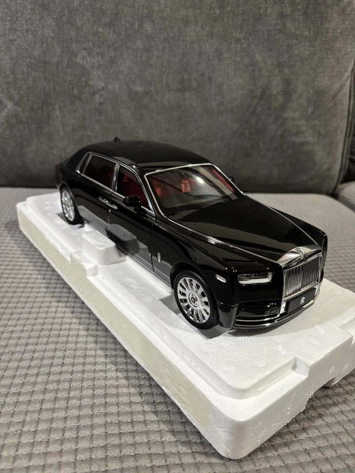 1/18 Rolls-Royce Phantom VIII Black/Red Interior Dealer Edition New With Defect - Image 4 of 4