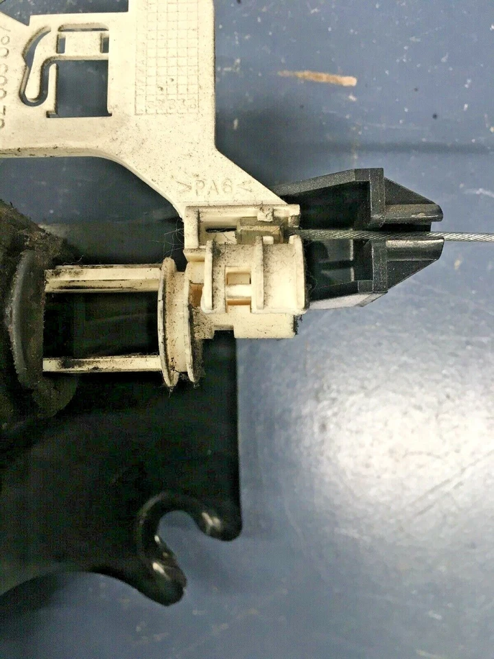 Actuador de liberación de bloqueo de aleta tanque de combustible gasolina Jaguar XJ8 2004-2006 FABRICANTE DE EQUIPOS ORIGINALES Foto 3 de 4