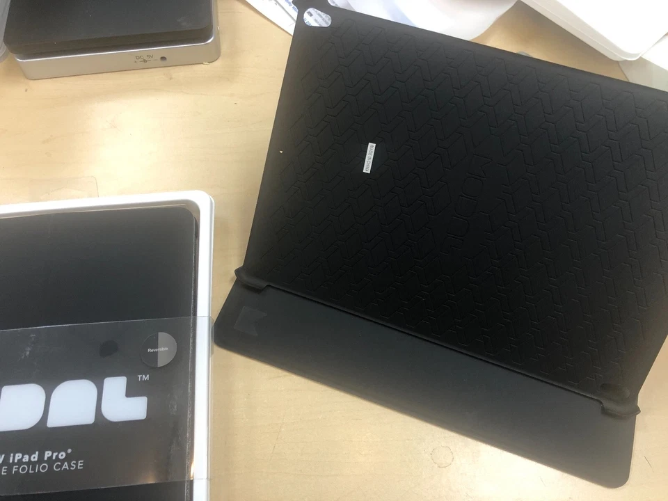 Funda tipo folio reversible modal para iPad Pro 10,5 pulgadas / Air3 10,5 pulgadas - negra y gris Foto 2 de 3