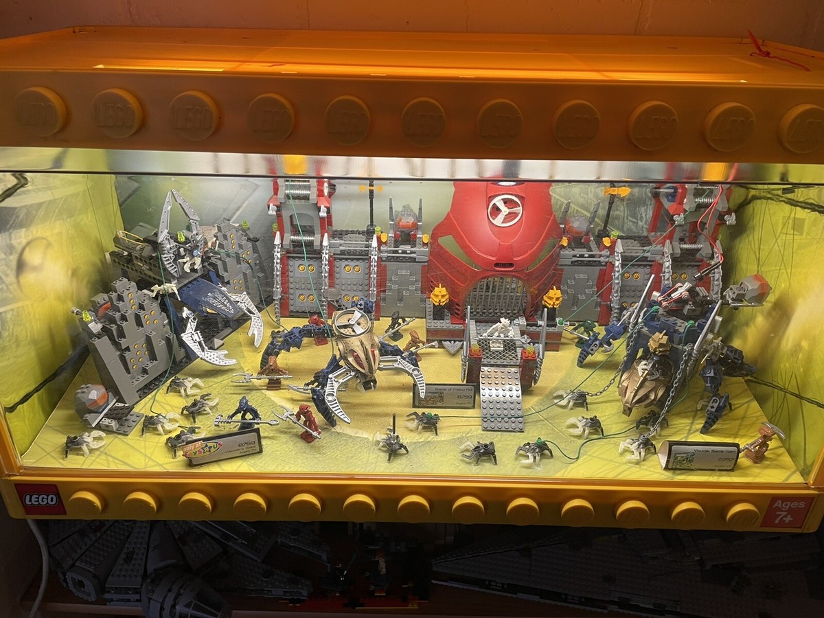 RARE Lego Bionicles Toys R Us Display Case 2005, 8769, 8759, 8757