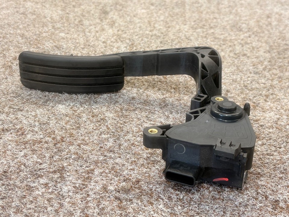 RENAULT SCENIC X95 2013-2016 - Throttle Accelerator Pedal 180100011R
