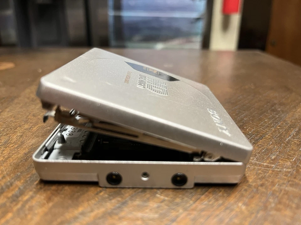 Paquete de reproductor de minidisco Sony MZ-E55 - ¡Probado funcionando! ¡Suena increíble! Foto 2 de 4