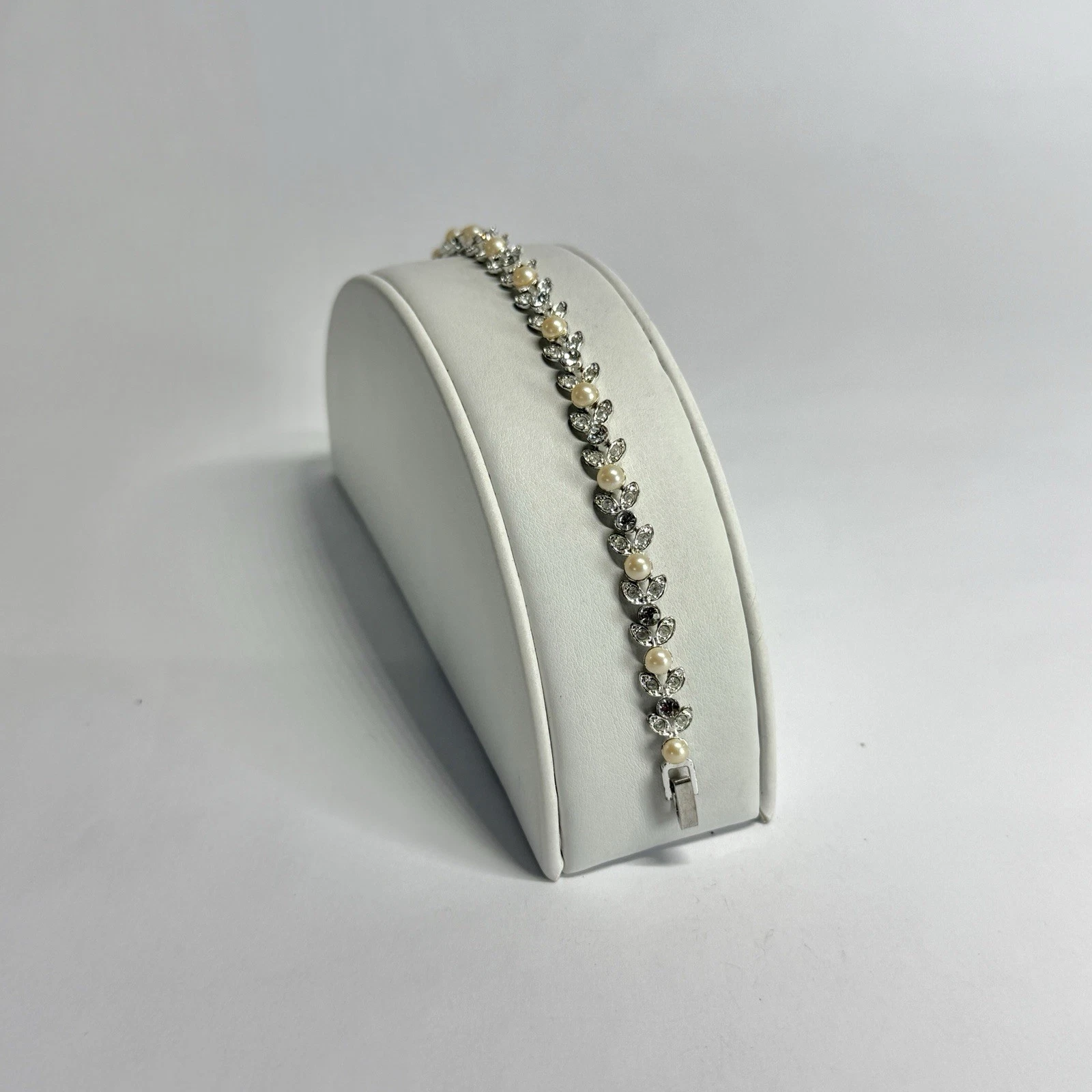 MONET Dainty Rhinestone Pearls Silver Tone Vintage Bracelet Jewelry Br296
