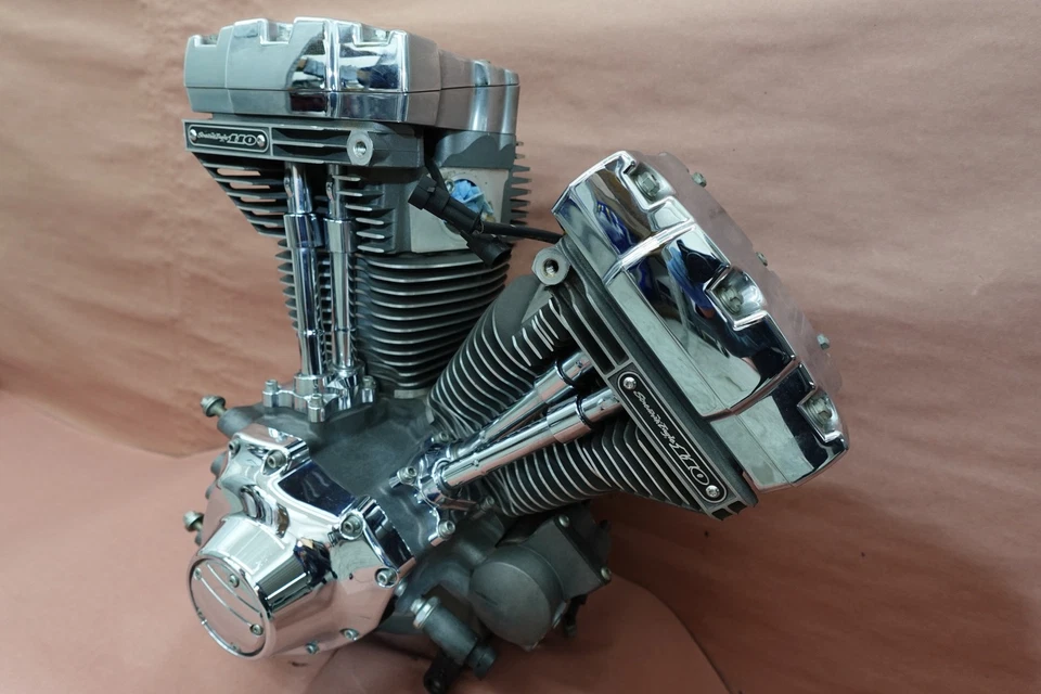 Harley-Davidson CVO 2007-2012 FLHTCUSE7 Ultra Screamin Eagle motor 110CI Foto 3 de 4