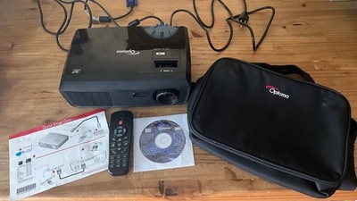 OPTOMA DS325 Projector Powers and Projects w/bag, remote, CD manual