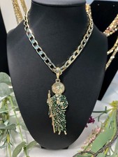Cadena Cubana 9mm x 30" Largo San Judas con Piedras Verdes, Chapada en Oro 14K Unisex