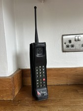 MOTOROLA  BRICK PHONE 8800X retro 1990 fully working & leather case, new aerial 