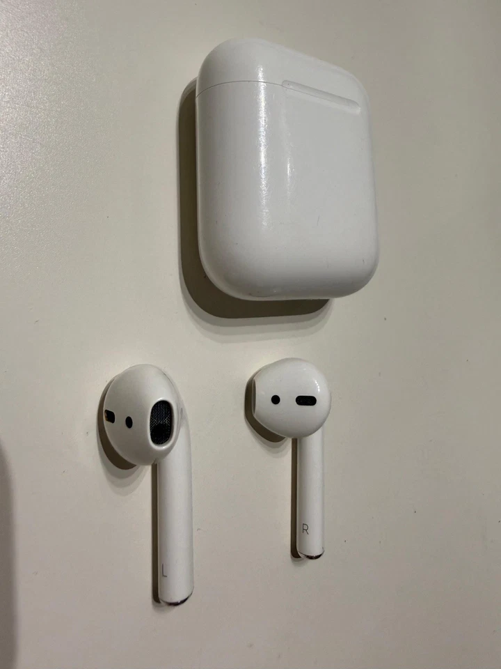 Apple AirPods (1st generation), foto 3 di 4