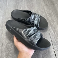 OOFOS OOahh Sport Slide Recovery Sandals Black Gray Camo Women US 9 (Men 7)