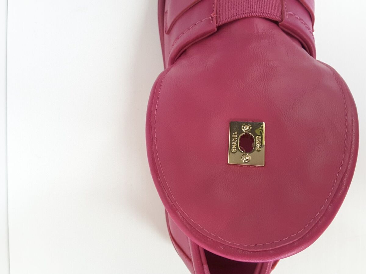 Chanel 23S G36646 Fuchsia Quilted Turn lock CC Gold Logo Loafers 39 EUR size