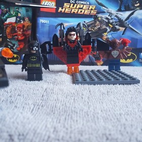 LEGO DC Comics Super Heroes: Batman: Man-Bat Attack 76011 w Nightwing no box