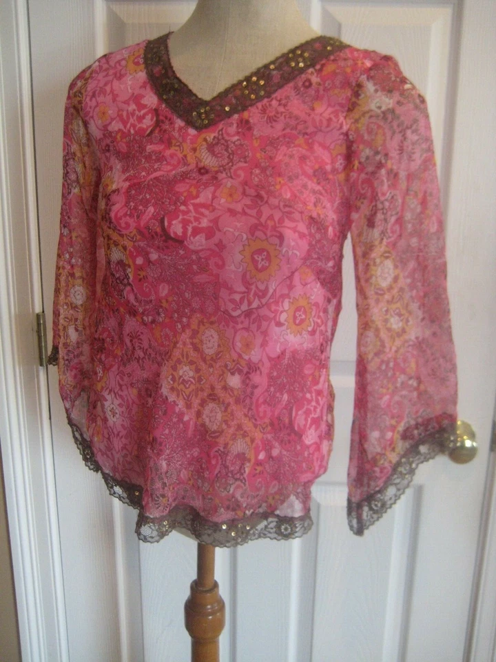 Top túnica Limited Too Girls talla S mangas largas campana floral pequeño rosa forrado de encaje Foto 2 de 4
