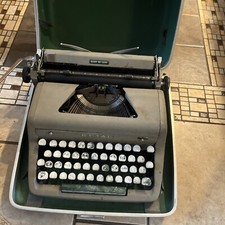 Vintage Royal QUIET DE LUXE Typewriter Green Keys Portable Carrying Case thumbnail