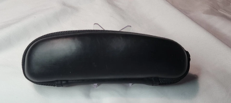 VOGUE Negro Cremallera Dura Almeja Carcasa Gafas Gafas de Sol Estuche - SOLO ESTUCHE Foto 3 de 4