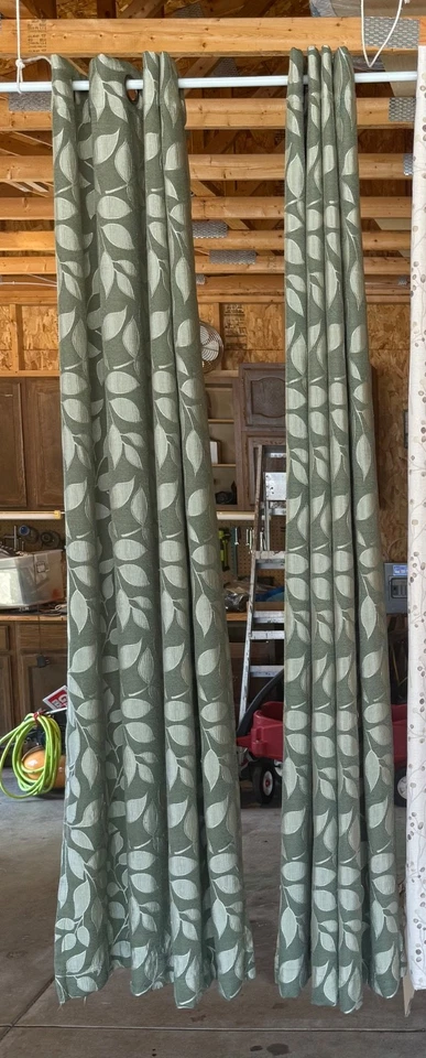 Cindy Crawford Sage Green Blackout Curtains 84x52 Double Lined - Imagem 2 de 4