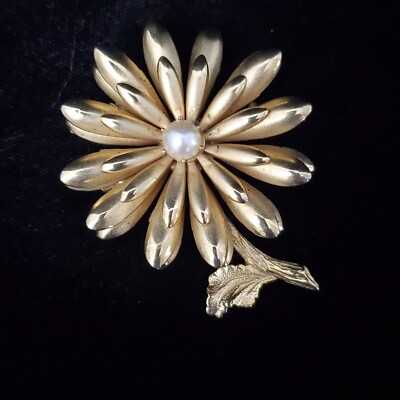 Capri Pearl Gold Tone Flower Brooch Pin Vintage | eBay