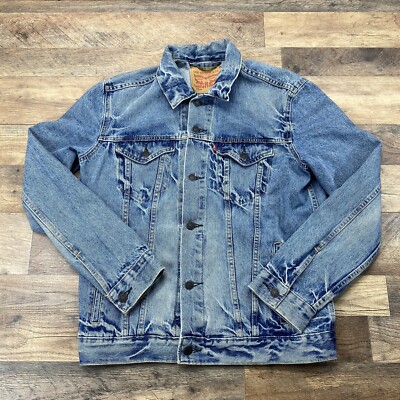 Levi Strauss Medium 100% Cotton 72334 Distressed Worn Denim Trucker Jean Jacket