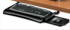 Cassetto tastiera sotto scrivania Fellowes con supporto da polso e supporto mouse