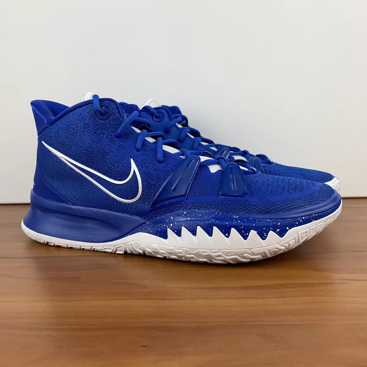 Kyrie on sale tennis shoes