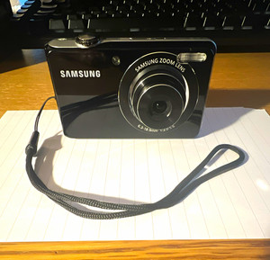 Samsung PL100 Compact Digital Camera 12MP 3x Zoom 3in Screen Black + Case