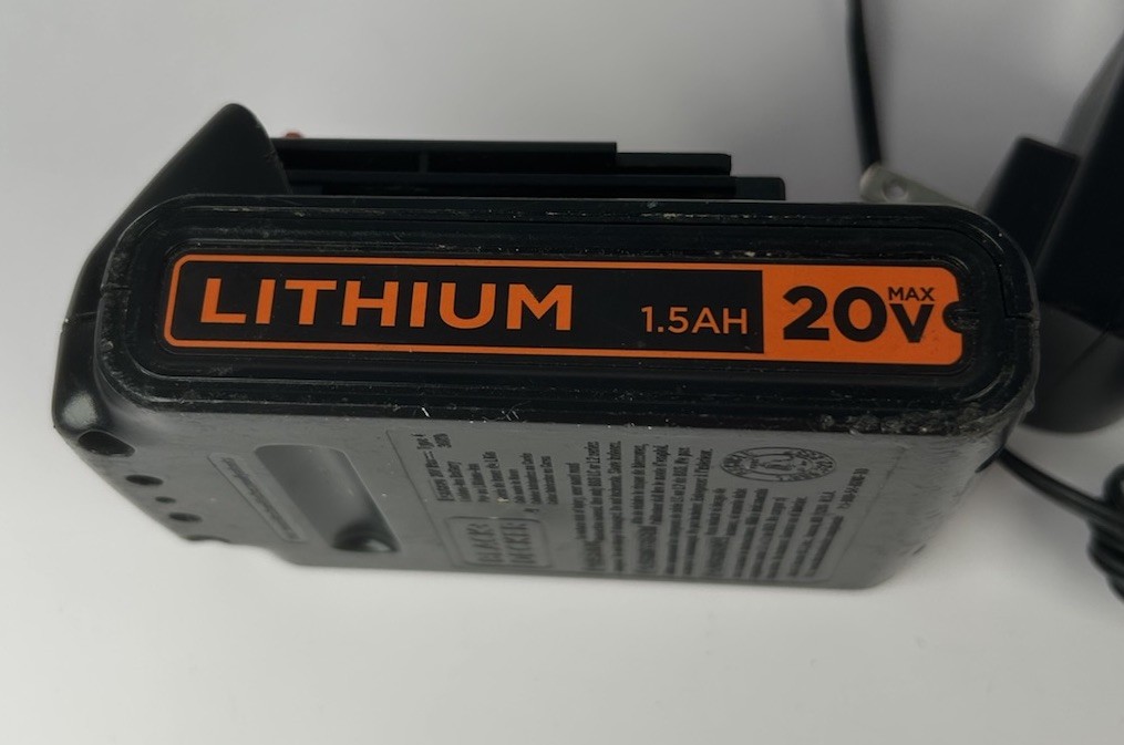 Black+Decker LBXR20 20V MAX Lithium Ion Battery With Charger Works