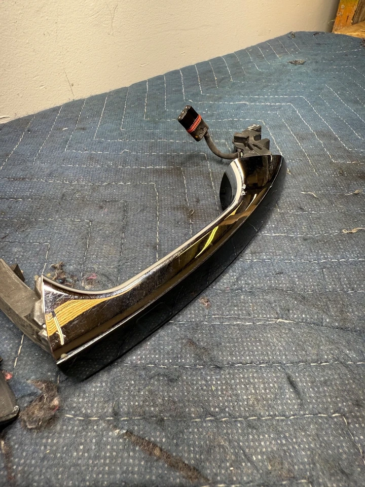 Manija de puerta exterior delantera derecha OEM 12-18 MERCEDES W218 CLS550 CLS63 Foto 3 de 4