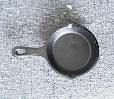 Lodge Cast Iron 3.5 Inch MS 3 Skillet