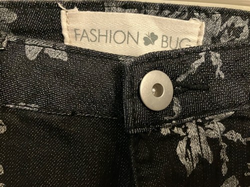 Pantalones de mezclilla negros de tiro medio lavado oscuro recto diseño floral de insectos de moda para mujer talla 14 - Imagen 3 de 6