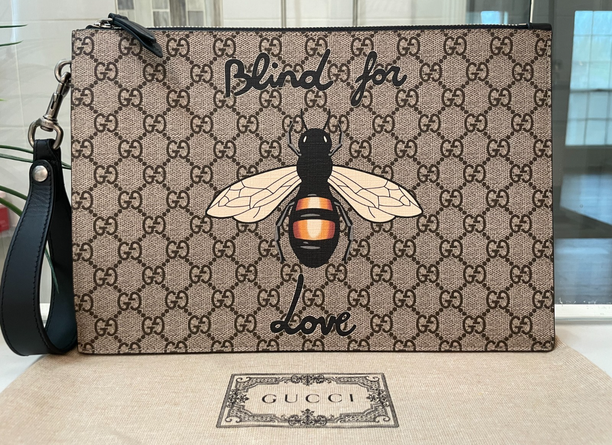 Gucci Bee GG Monogram Supreme Canvas Blind for Love Clutch Pouch