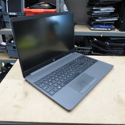 HP 250 G8 15.6" Laptop i5-1035G1 16GB RAM 256GB M.2 Windows 11 Pro - Afbeelding 4 van 15