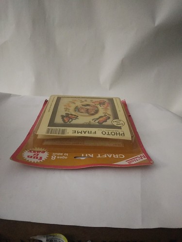 Vintage McNeill Photo Frames CREWEL EMBROIDERY KIT Butterflies #1505 - Picture 6 of 7