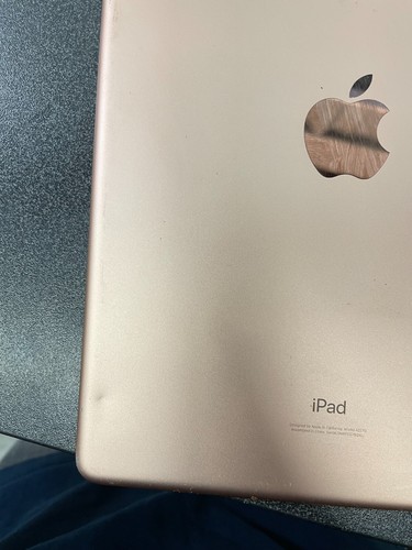 Lot of 5 x Apple Ipad 8th gen 128GB - Cracked glass - Afbeelding 3 van 4