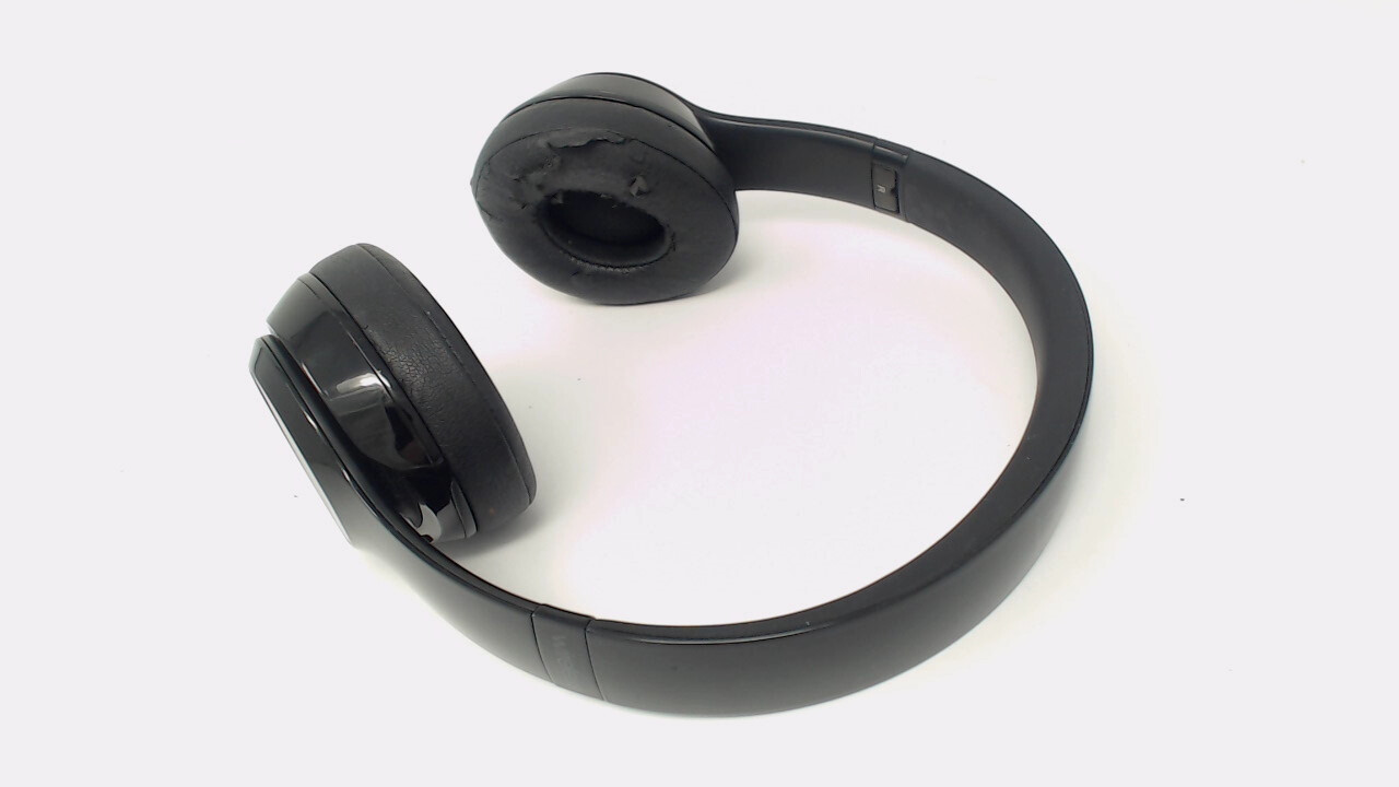 Beats Solo 3 Wireless A1796 Headphones Glossy Black - PEELING EAR PADS