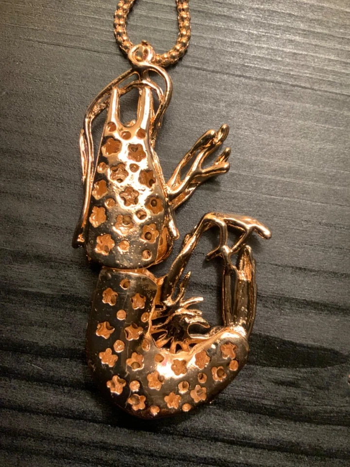 Collar de camarones de oro colosal Betsey Johnson Foto 4 de 4