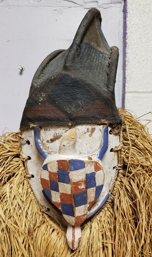 Máscara de espíritu tortuga yaka de mediados del siglo XX del Congo - Imagen 4 de 6