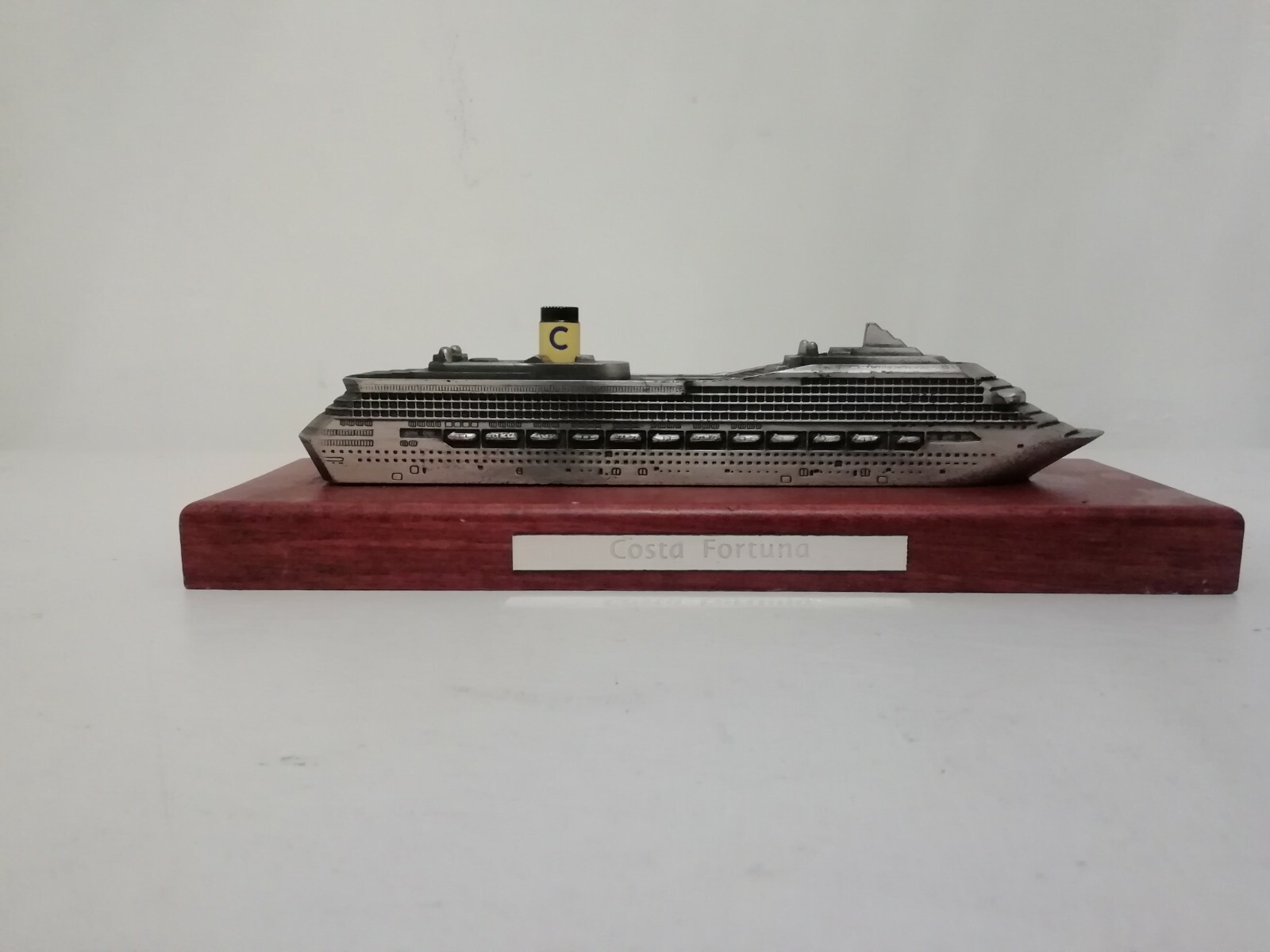 Maqueta barco crucero COSTA FORTUNA de metal 24,5x8 cm NUEVA NEU Maqueta barco crucero COSTA FORTUNA FORTUNA FORTUNA de metal 24,5x8 cm NUEVA NEU a7589d
