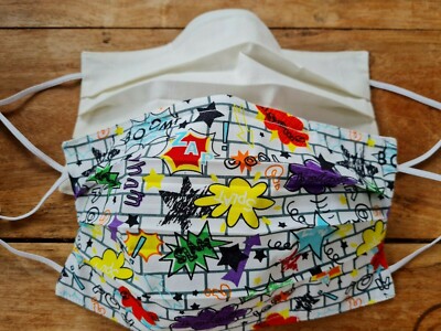 Lustiger Comic ~ plissierte oder gefaltete Gesichtsmaske, dreilagig, Nasendraht ~ Made in UK