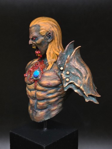 Resin Miniature Bust - Vampire Prince. Professionally Painted. - Afbeelding 4 van 5