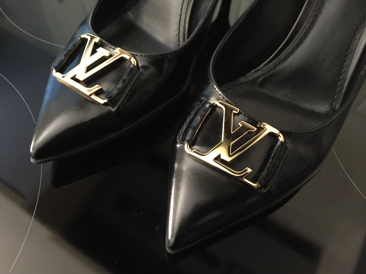 LOUIS VUITTON WOMENS BLACK LEATHER GOLD LV LOGO POINTED TOE PUMPS