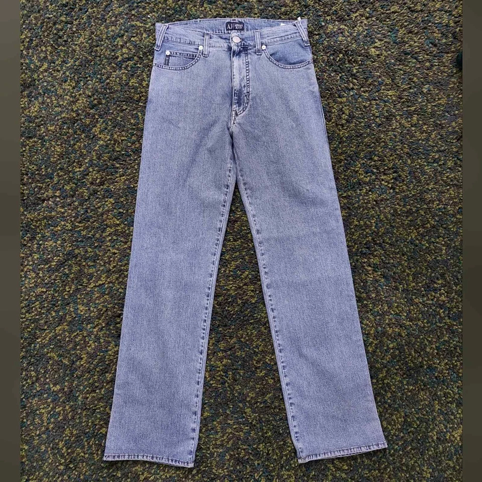 Pantalones de mezclilla rectos de tiro alto Armani talla 28 Foto 2 de 4