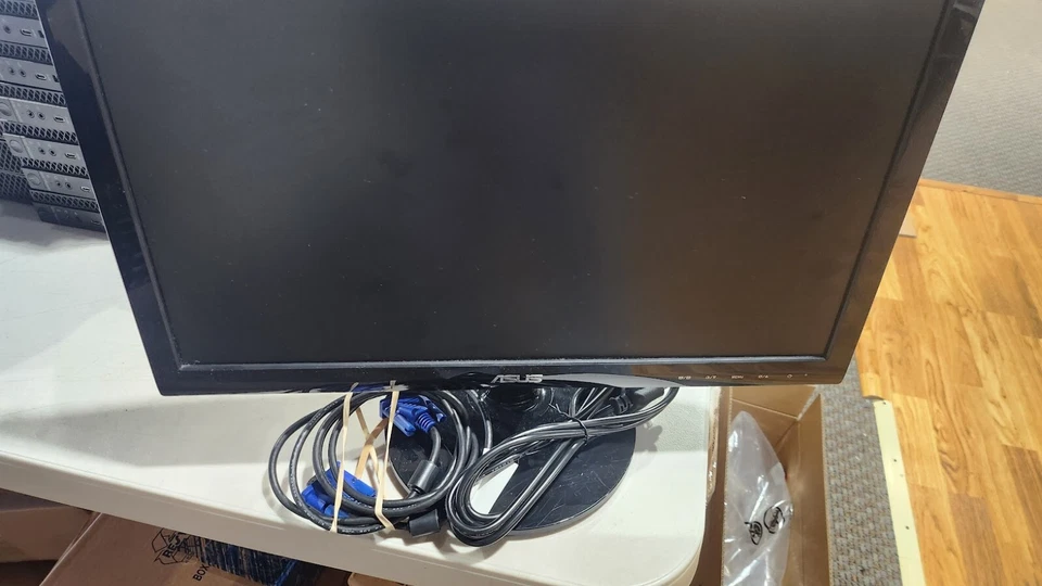 Asus 18.5” LCD VS197 VS197d-p LCD Monitor VGA with cables  * works great" - Image 3 of 3