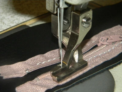 SHANGGONG Kanten fuß für 2fach Nähmaschine z.b. 0302CX . U193R und U192R Recht