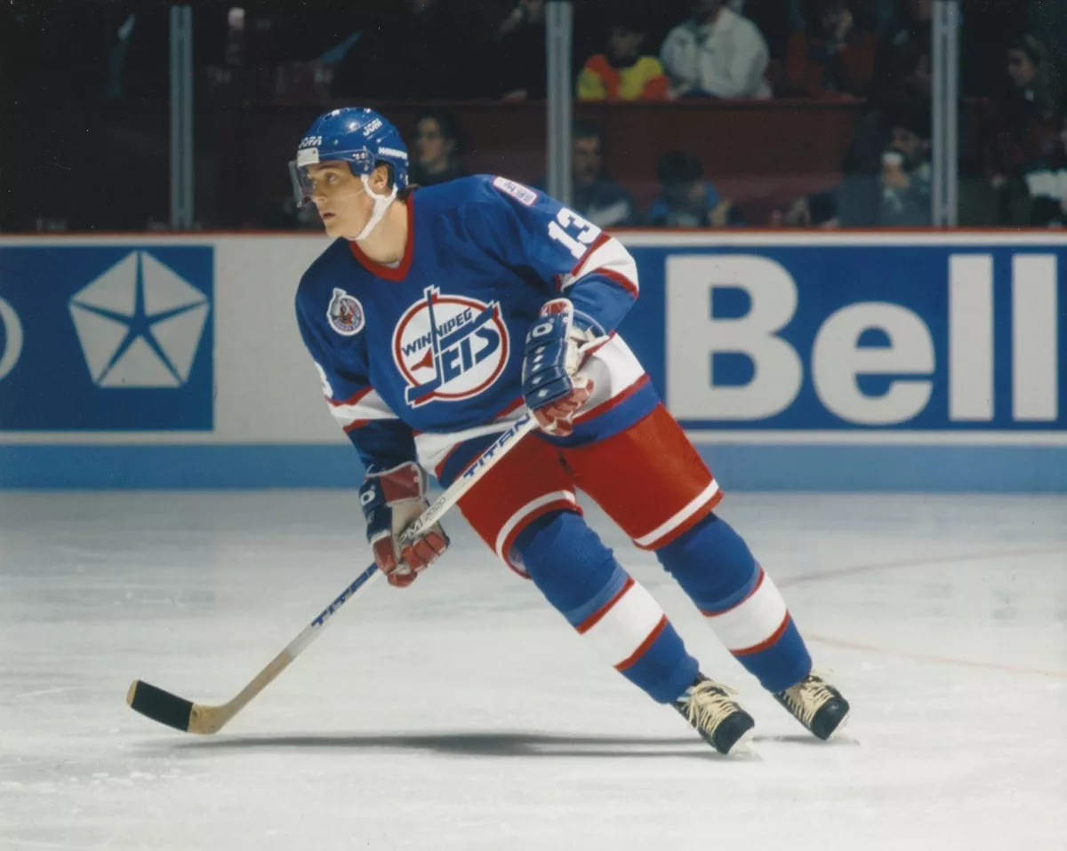 TEEMU SELANNE WINNIPEG JETS UNSIGNED 8x10 Photo