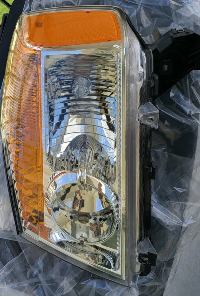 2008-2015 Nissan Titan Headlights Pair Driver & Passenger Side Qingtian OEM Used - Image 2 of 4