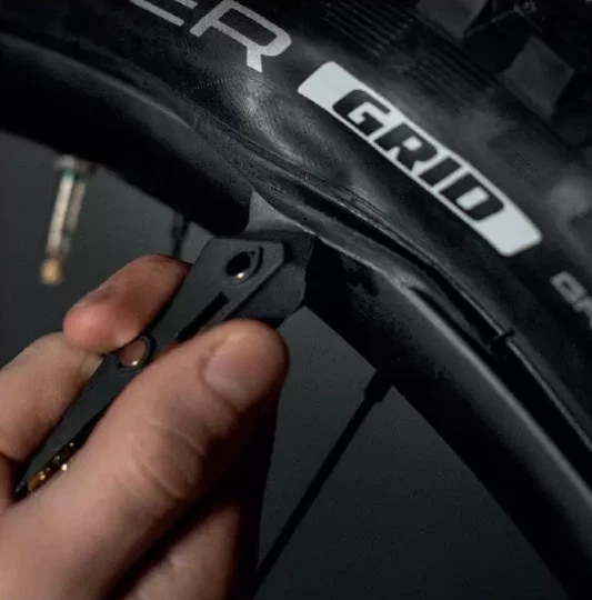 Multiherramienta de bolsillo Knog Fang Foto 2 de 3