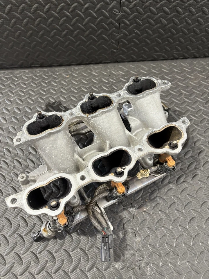 Toyota Tacoma 2019 colector de admisión inferior V6 3,5 L usado con conjunto de inyectores Foto 3 de 4