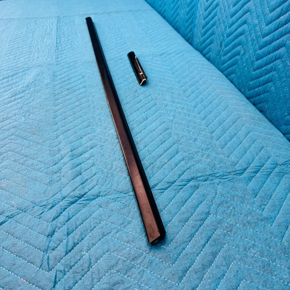 Moldura de puerta de cinturón de seguridad delantero izquierdo BMW 650i 2012-2017 OEM Foto 2 de 4