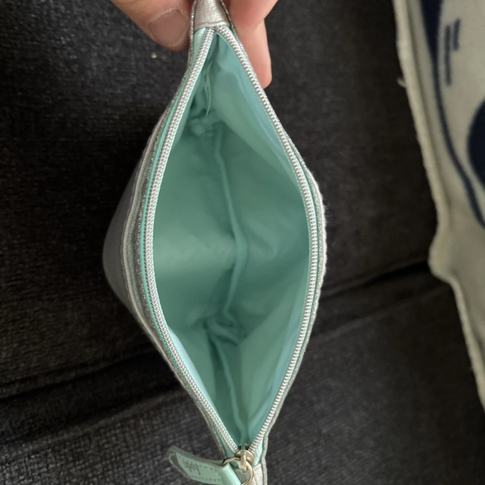 Bolso Ipsy The Glam, Plateado con Borde Brillo Bolsa de Maquillaje Solo NUEVO Foto 4 de 4